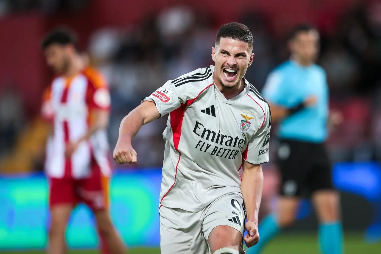 Mourinho Benfica ile ilk maçında AVS'yi 3-0 mağlup etti