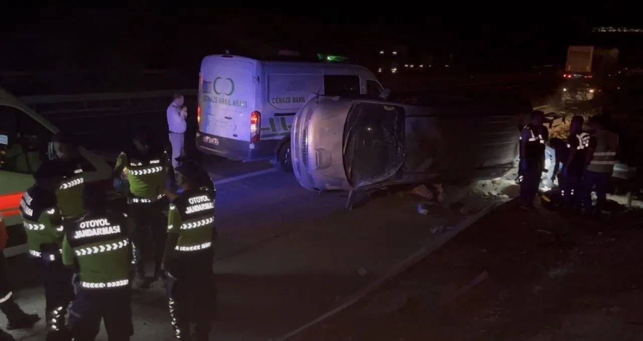 Gaziantep’te minibüs devrildi 2 ölü 8 yaralı