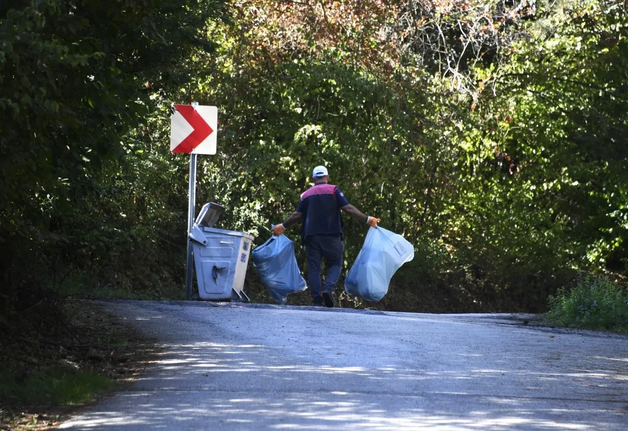 Osmangazi Belediyesi dünya temizlik gününde çöp toplama etkinliği düzenledi.