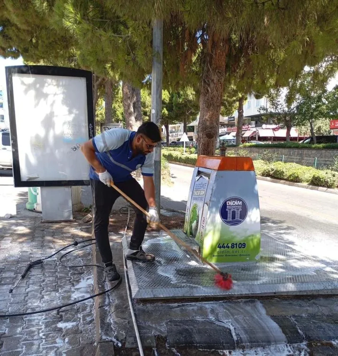 Didim Belediyesi temizlik ve çevre düzenleme çalışmalarını sürdürüyor