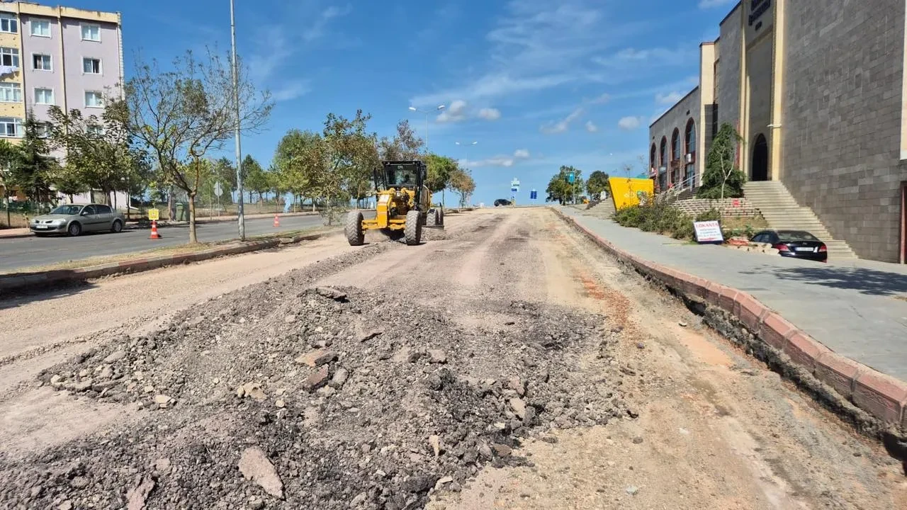 Kocaeli Büyükşehir Belediyesi Alparslan Bulvarı'nı modernize ederek ulaşımı kolaylaştırdı
