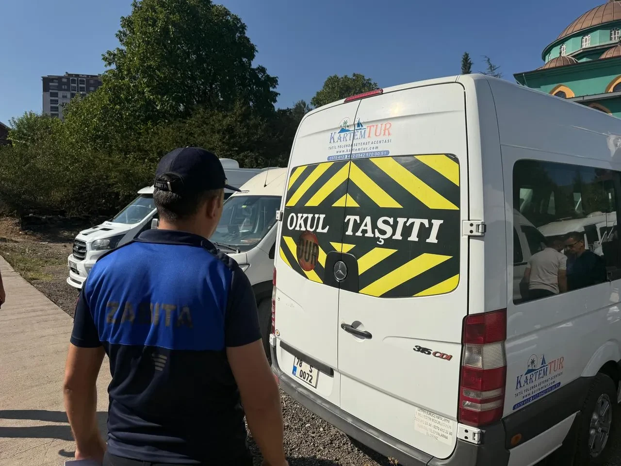 Karabük Belediyesi öğrenciler için servis araçlarını denetliyor