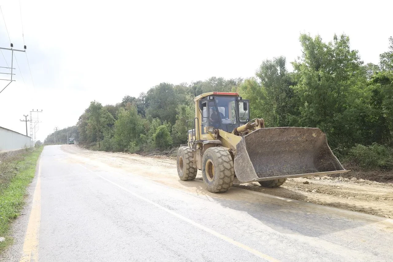 Sakarya Büyükşehir Belediyesi Seyifler-Gölkent yolunu genişletiyor