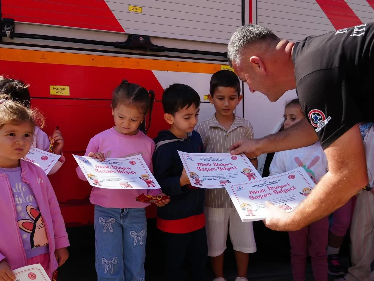 Düzce Belediyesi İtfaiyesi'nde minikler itfaiyeci oldu