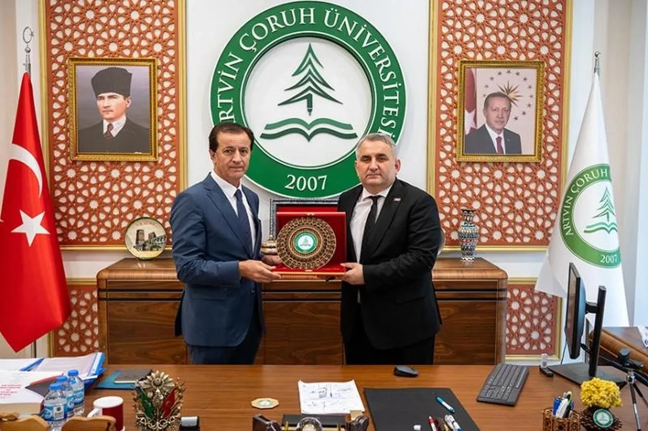 Ardahan Üniversitesi Rektörü Prof. Dr. Öztürk Emiroğlu Artvin Çoruh Üniversitesi'ni ziyaret