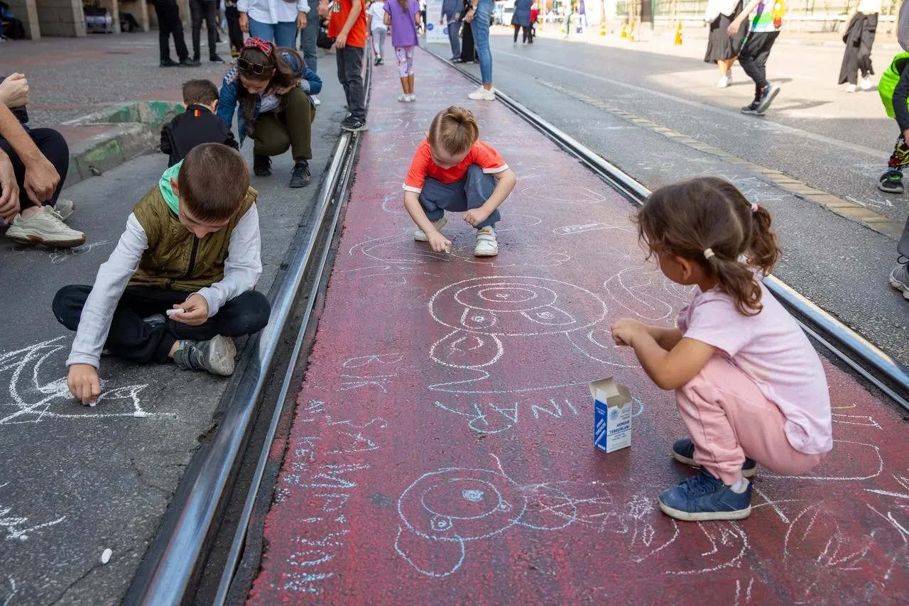Avrupa Hareketlilik Haftası'nda Bursa'da Heykel Atatürk Caddesi çocuklara bırakıldı