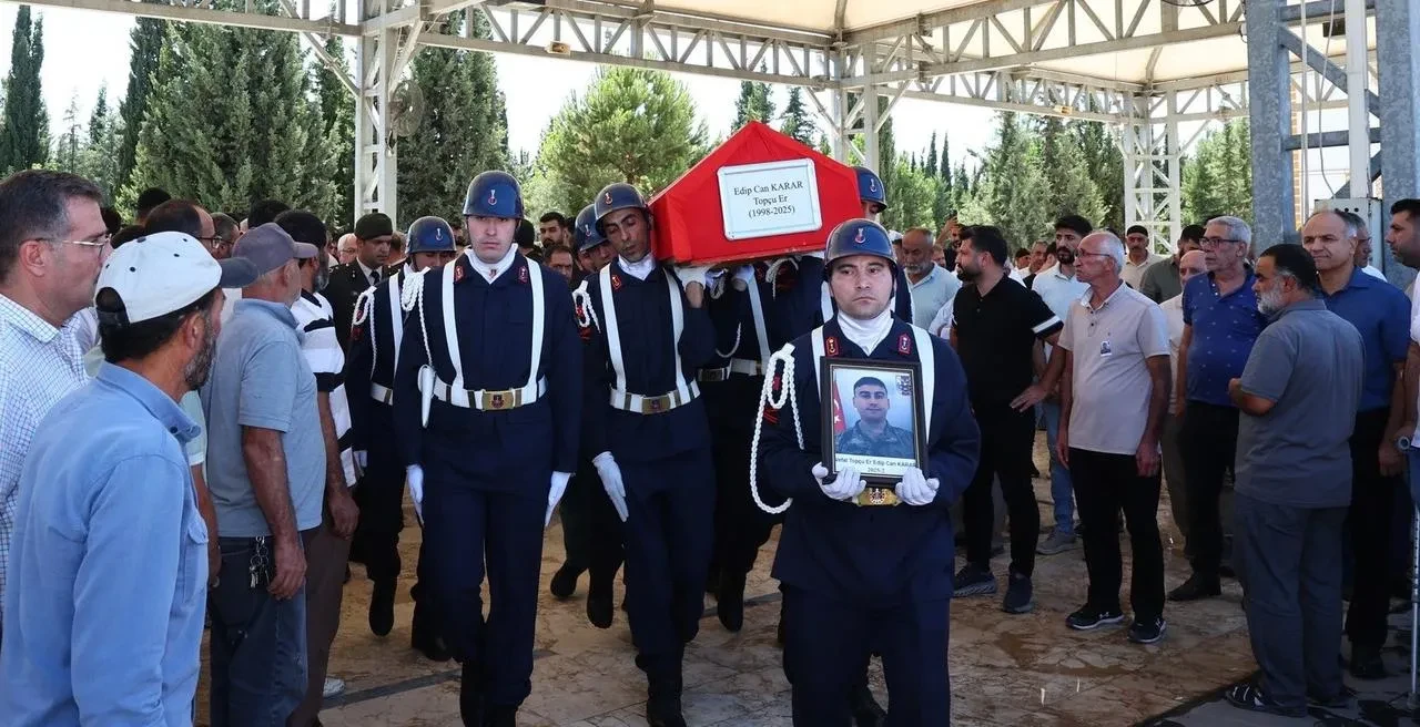 Topçu Er Edip Can Karar Adıyaman'da son yolculuğuna uğurlandı