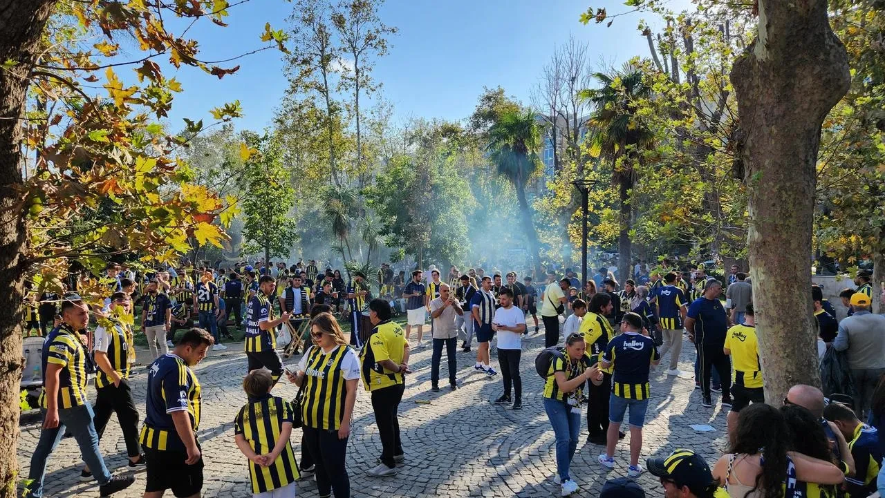 Fenerbahçe taraftarları Trabzonspor maçına yoğun ilgi gösterdi