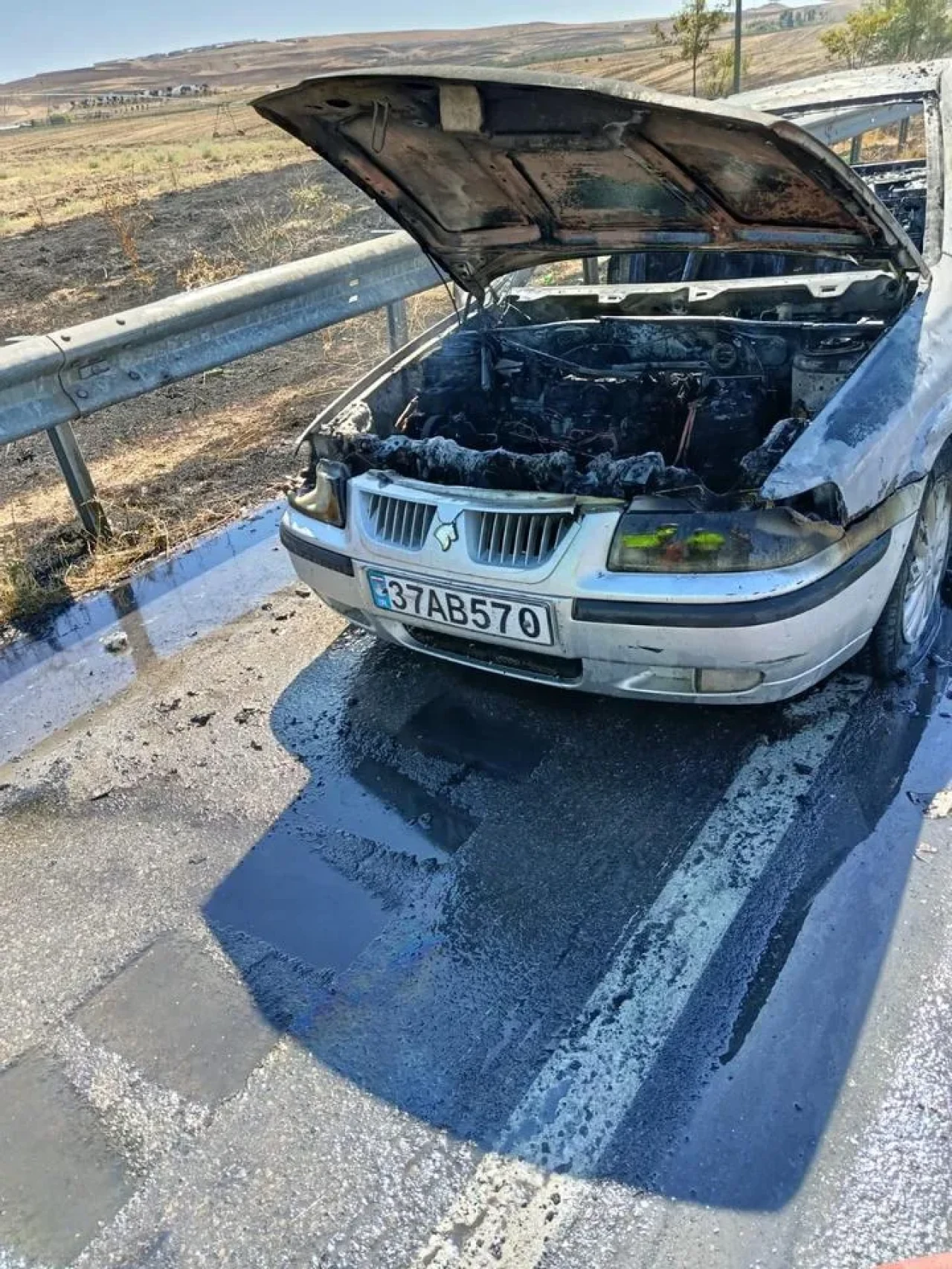 Van'da İran plakalı araç alev aldı itfaiye müdahale etti