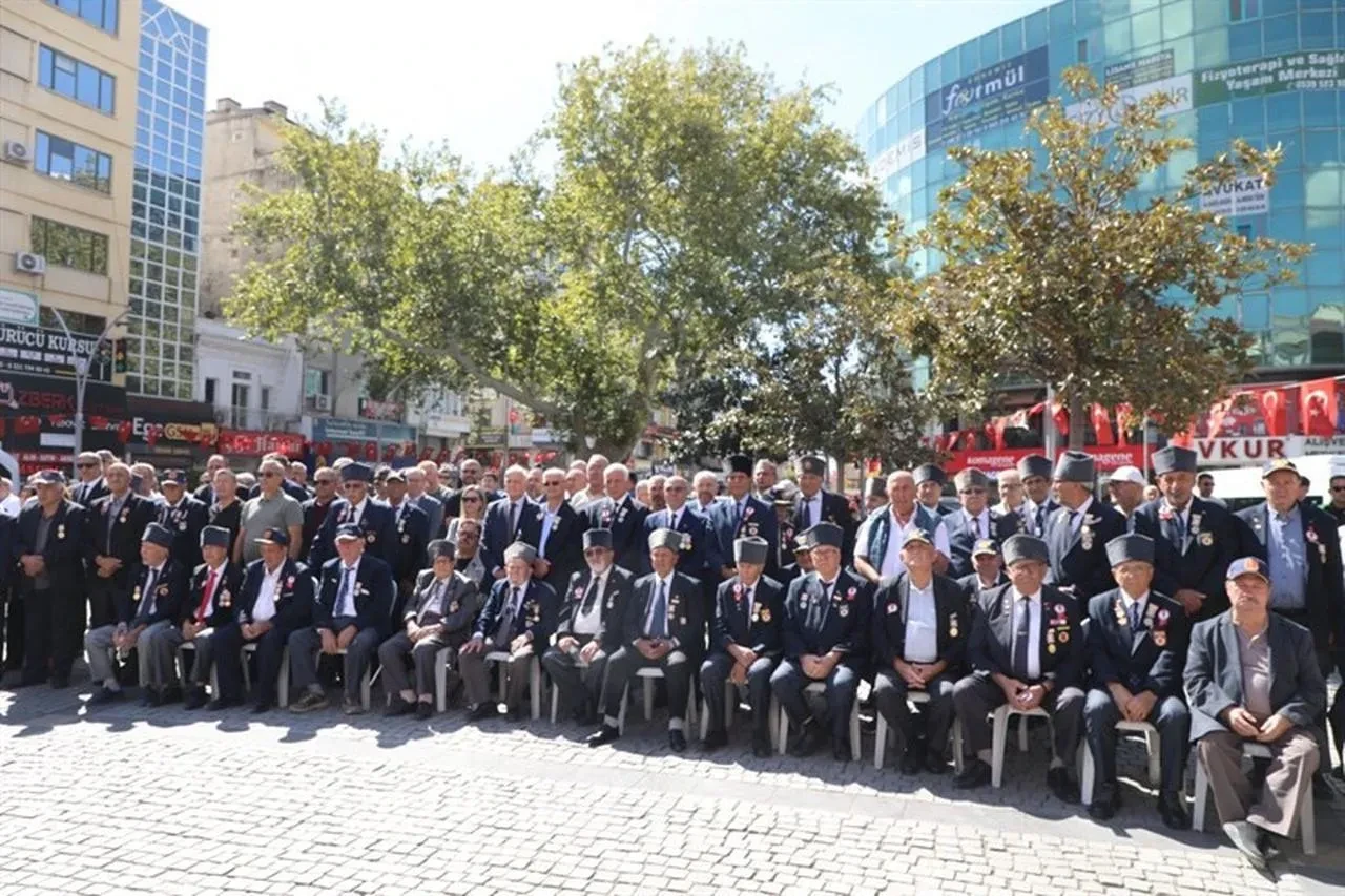 Edremit’te Gaziler Günü Töreni Cumhuriyet Meydanı’nda Coşkuyla Kutlandı