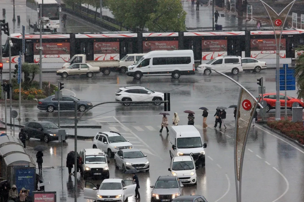 Samsun'da kuvvetli sağanak hayatı olumsuz etkiledi