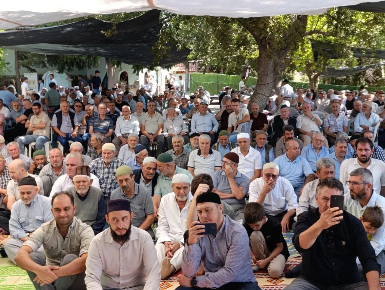 Dünya birincisi hafızlar Manisa'nın Kırkağaç ilçesinde Kur'an ziyafeti verdi