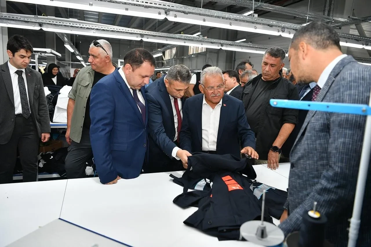 Başkan Büyükkılıç Yahyalı’da tekstil fabrikası ve TOKİ konutları açtı