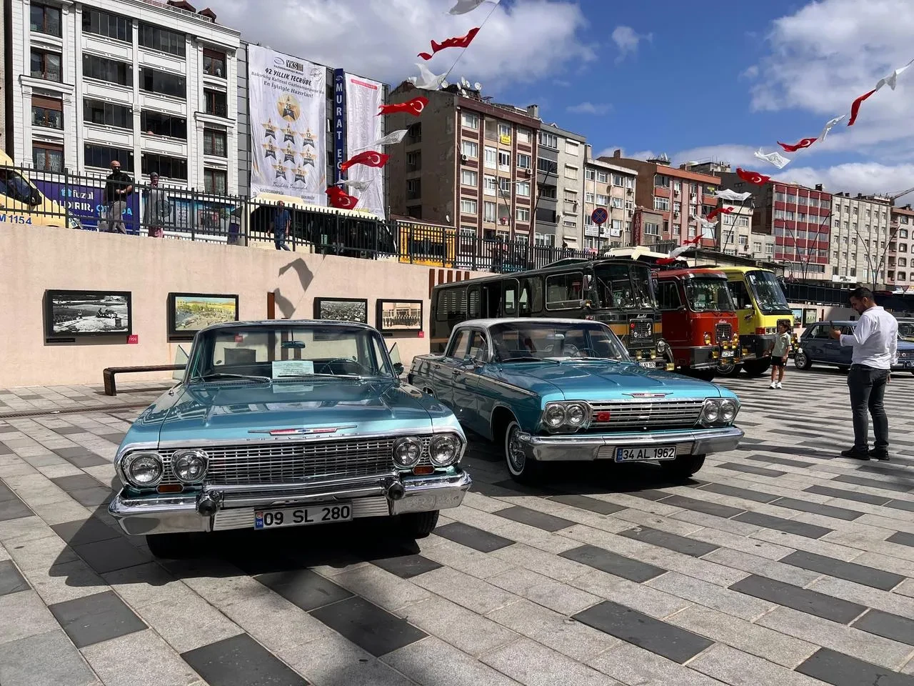 Gaziosmanpaşa Belediyesi klasik araba tutkunlarını festivalde bir araya getirdi