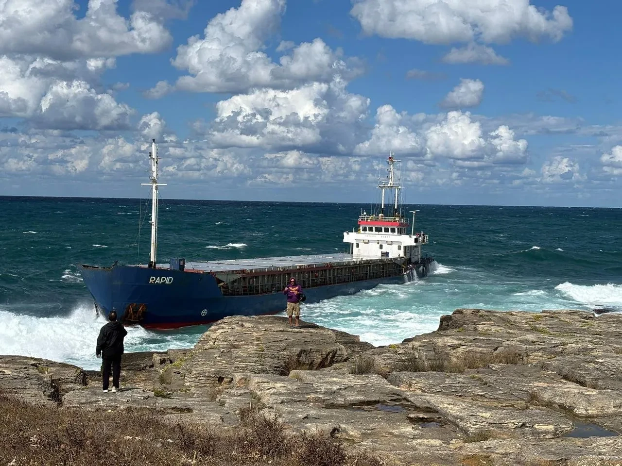 Sezer Doğan sabah namazında Kocaeli’de karaya oturan gemiyi fark etti