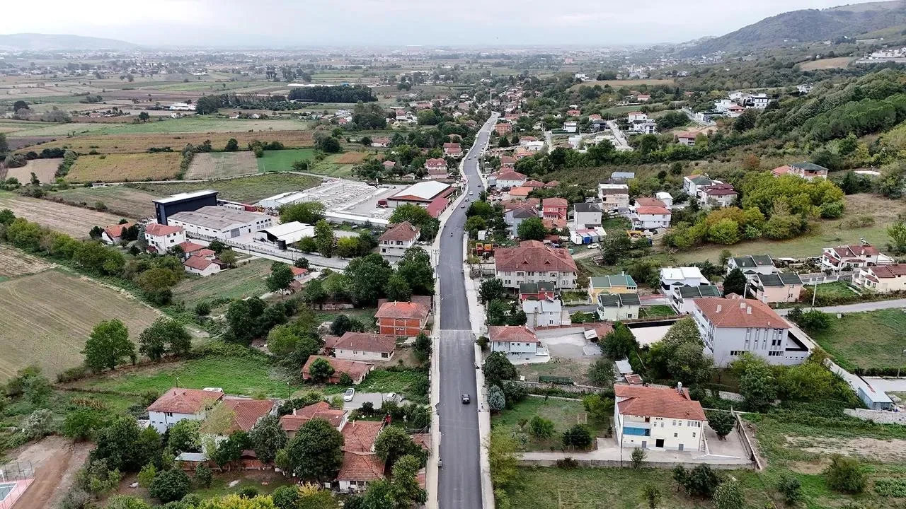 Sakarya Büyükşehir Belediyesi Serdivan'da 3 mahalleye yeni asfalt döşedi