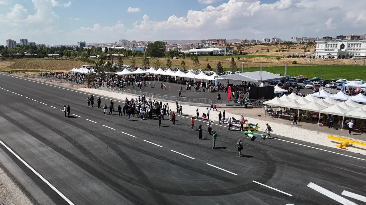 Cengiz Topel İha Ve Model Uçak Pisti Sivas'ta Törenle Açıldı