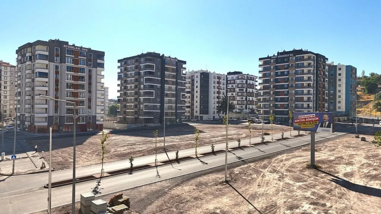 Melikgazi Belediyesi 300 daireyi Küçükali-Battalgazi'de sahiplerine teslim ediyor