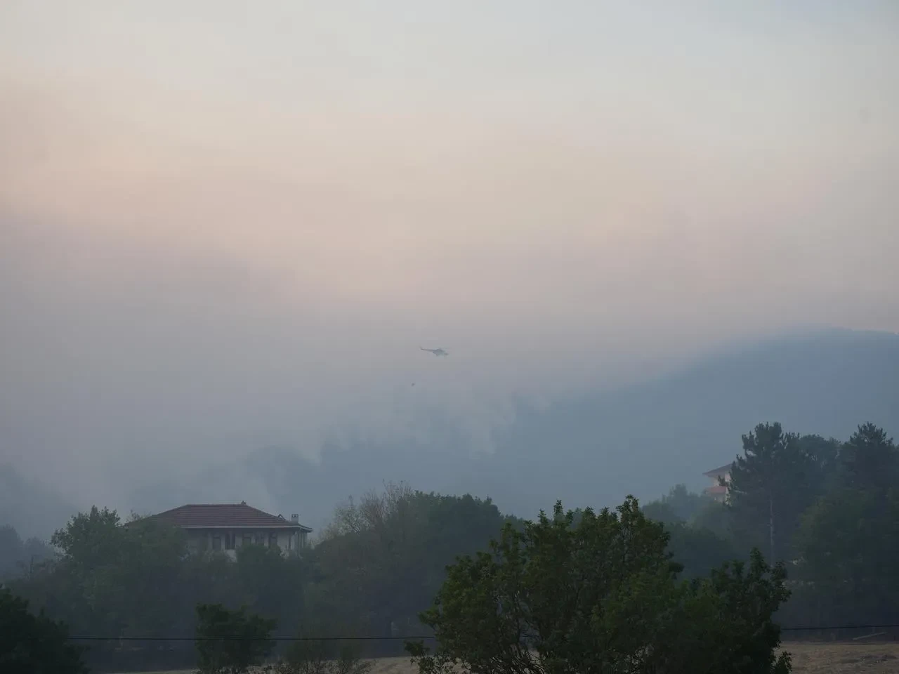 Kastamonu Araç'ta orman yangınlarına havadan ve karadan müdahale sürüyor