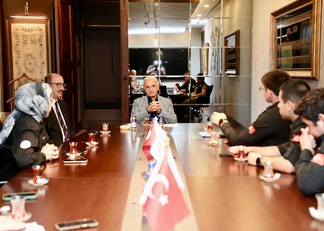 Ümraniye Bilim Merkezi Ankebut Takımı TEKNOFEST’te Takım Ruhu ödülü kazandı