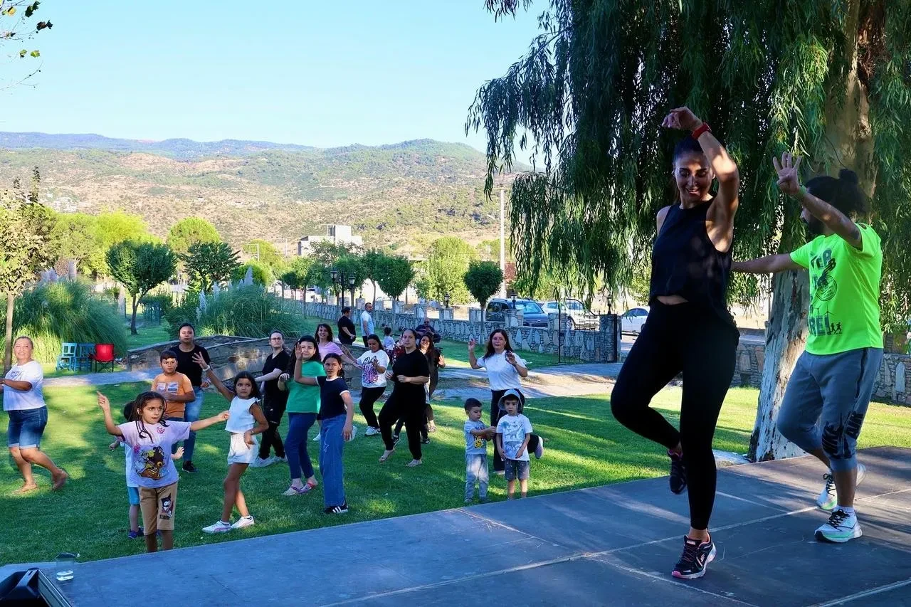 Çineli vatandaşlar Avrupa Hareketlilik Haftası'nda zumba yaptı