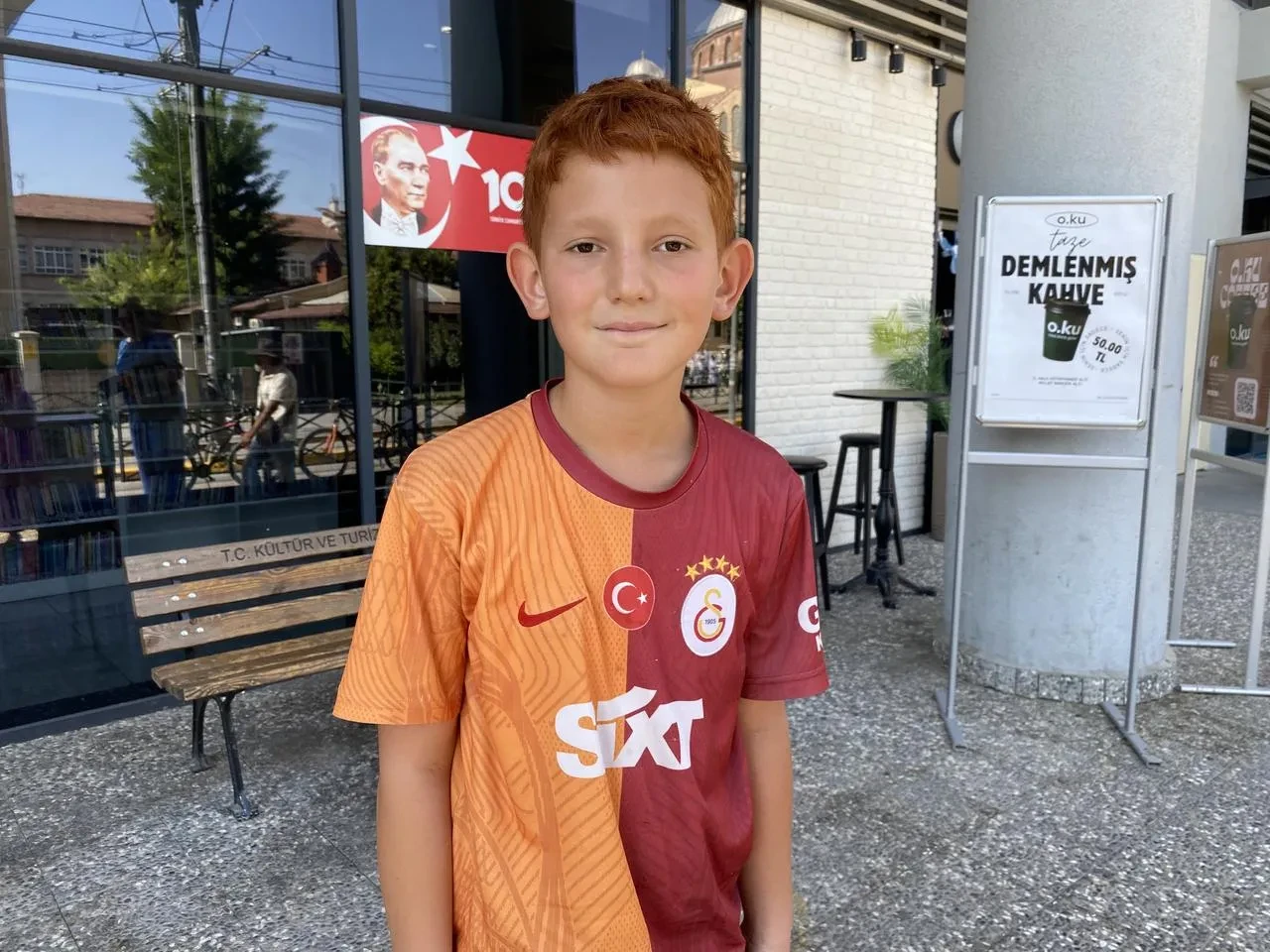 Rasefe Bakırlıoğlu Eskişehir'de limonata satarak ticareti öğreniyor