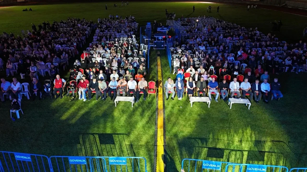 Söğüt’te Ulu Çınar gösterisi izleyenlere duygu dolu anlar yaşattı