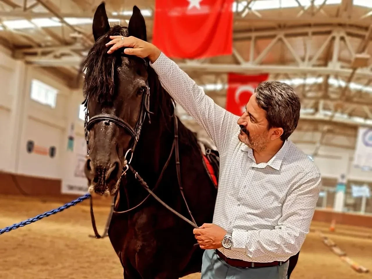 Eskişehir Osmangazi Üniversitesi Mahmudiye Atçılık Meslek Yüksekokulu’nda atlı dayanıklılık yarışması tamamlandı