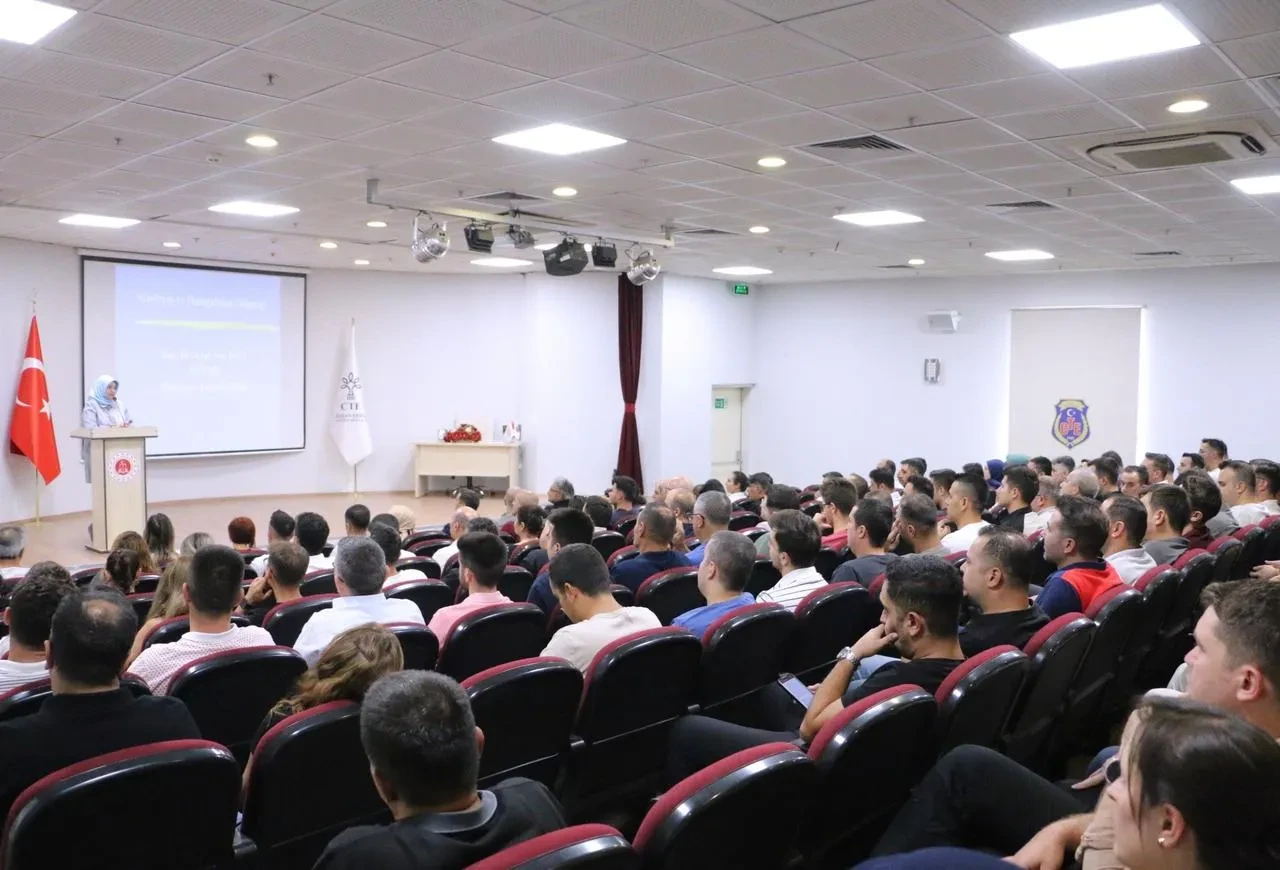 Denizli’de ceza infaz kurumu personeline şizofreni eğitimi verildi