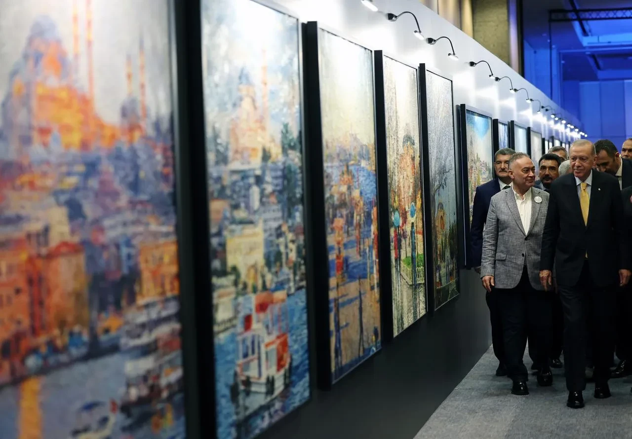 Cumhurbaşkanı Erdoğan Beş Ressam Bir Şehir Canım İstanbul sergisini inceledi