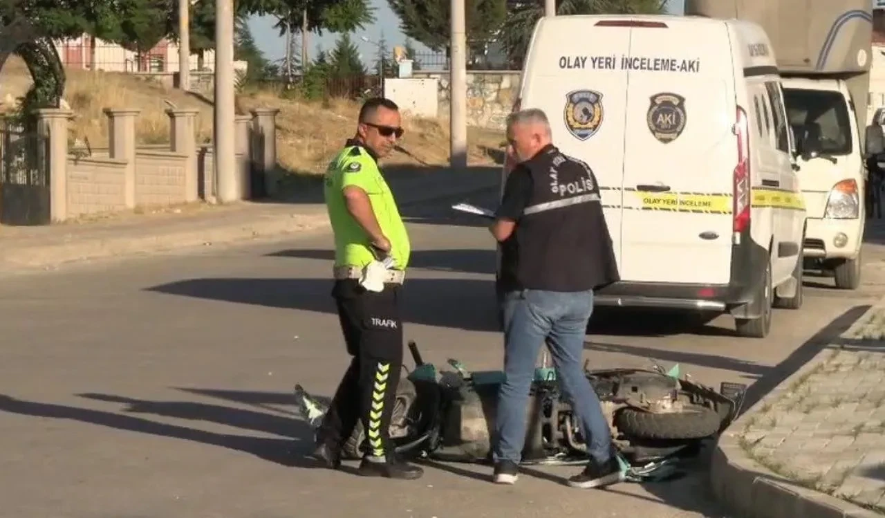 Tavşanlı'da Minibüs İle Motosiklet Çarpıştı İki Kişi Yaralandı