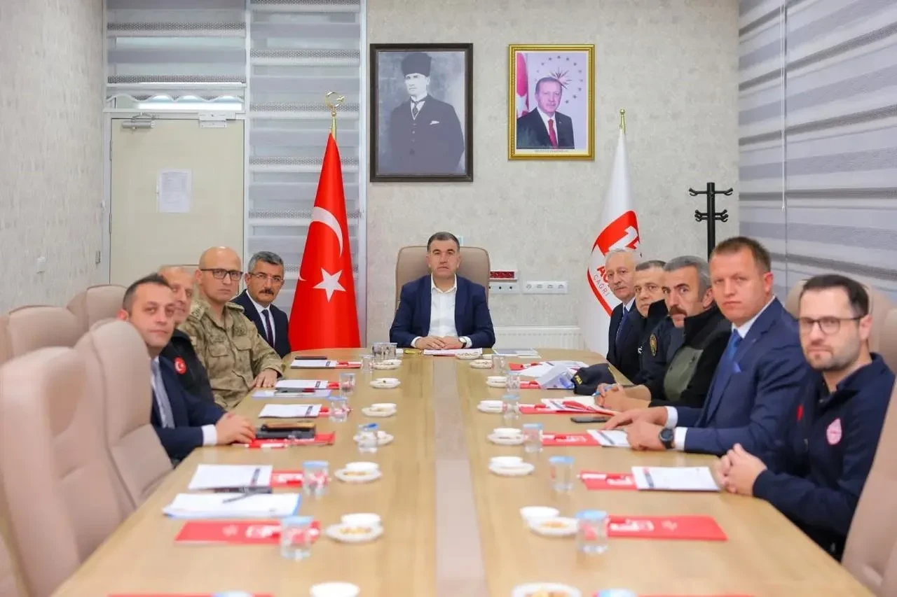 Bayburt'ta Vali Mustafa Eldivan liderliğinde 112 Acil Çağrı Merkezleri toplantısı yapıldı