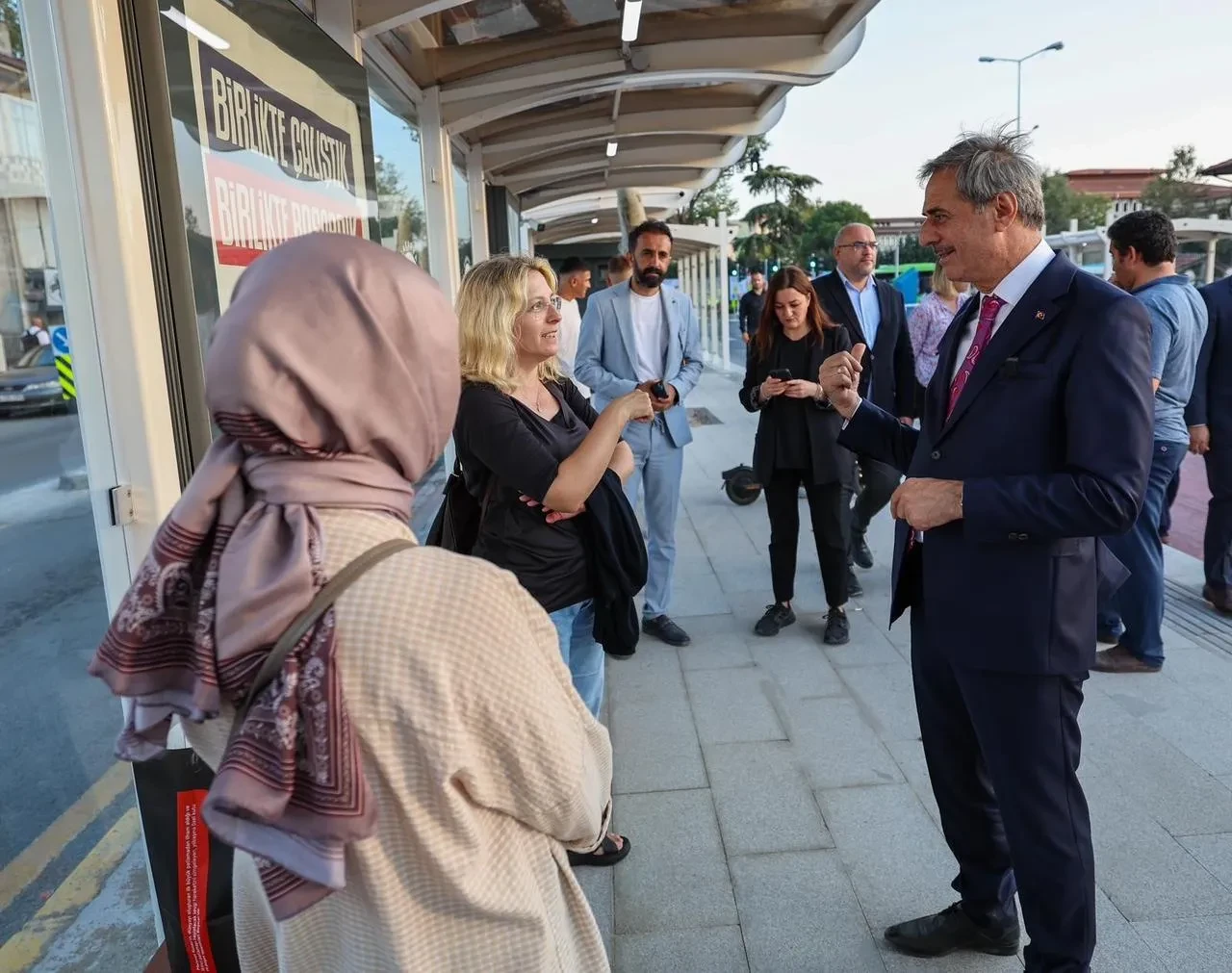 Başkan Alemdar vatandaşlarla Metrobüs yolculuğu yaptı
