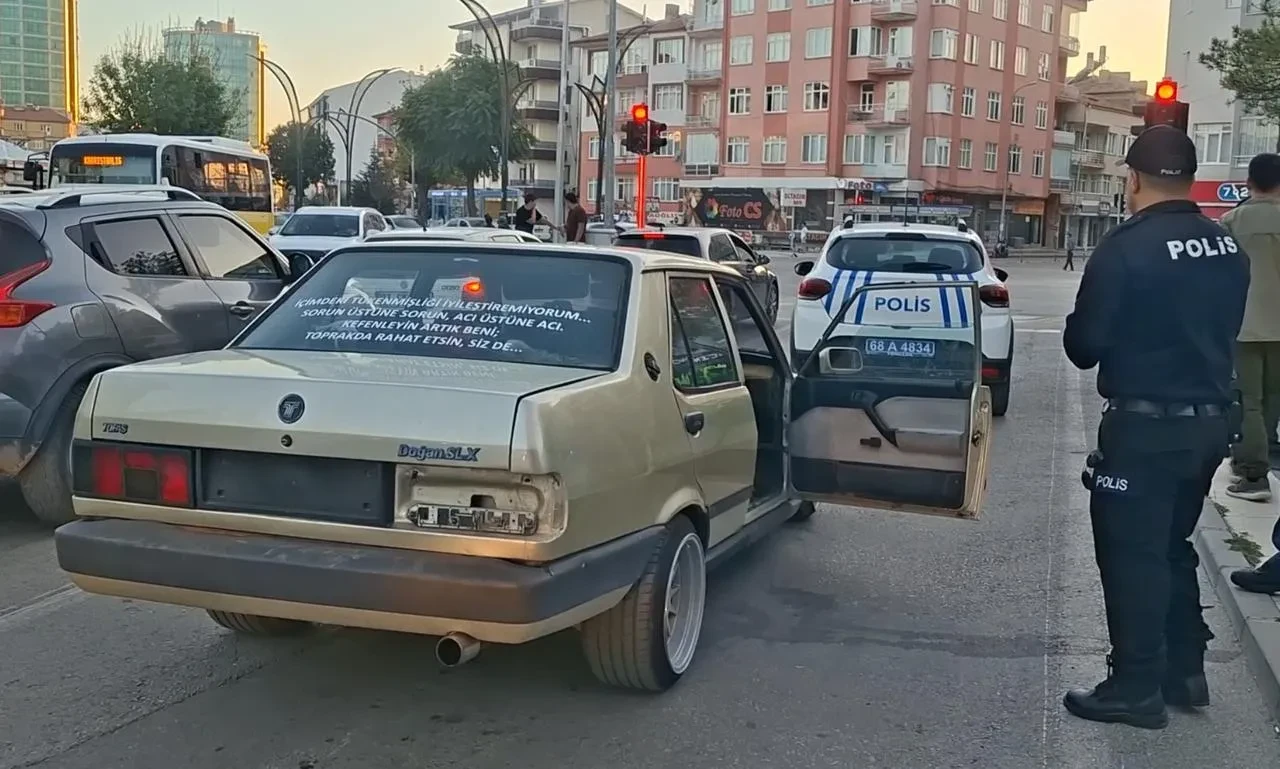 Aksaray'da malaklı köpeği çalmaya çalışan şüpheliler polisle kovalamaca yaşadı