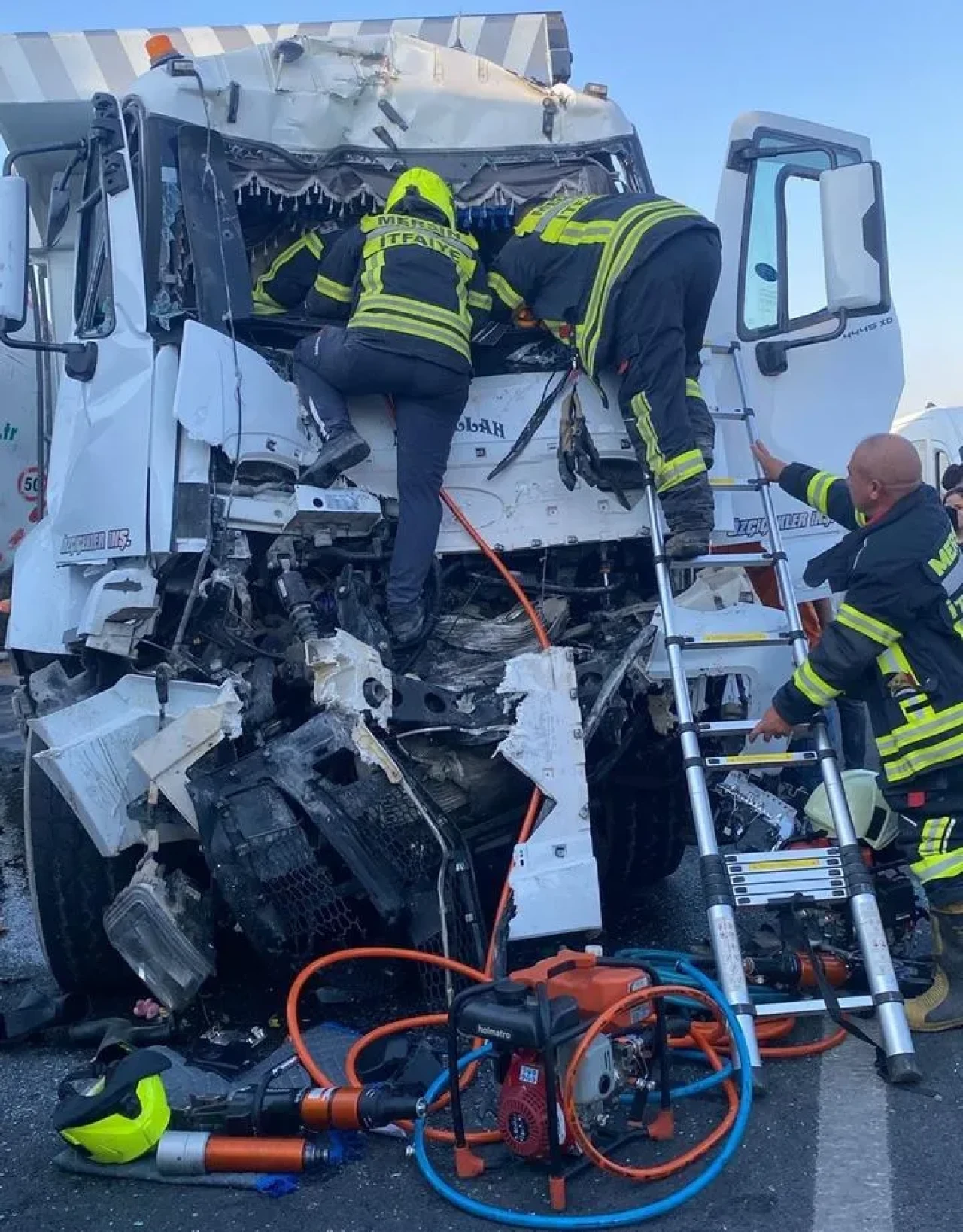 Mersin'de TAG otoyolunda zincirleme kaza 5 yaralı