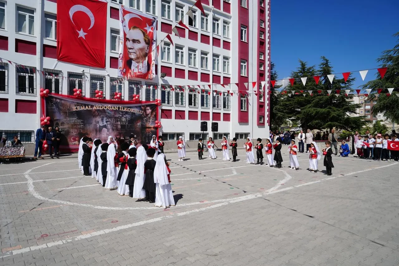 Niğde'de İlköğretim Haftası Kemal Aydoğan İlkokulu'nda törenle kutlandı