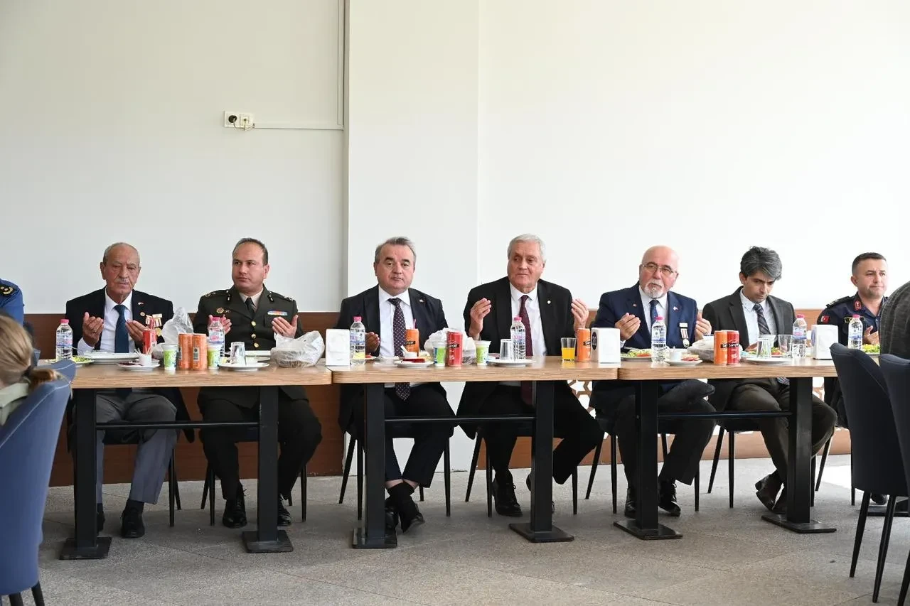 Bozüyük'te Gaziler Günü anma programı Cumhuriyet Meydanı'nda gerçekleşti