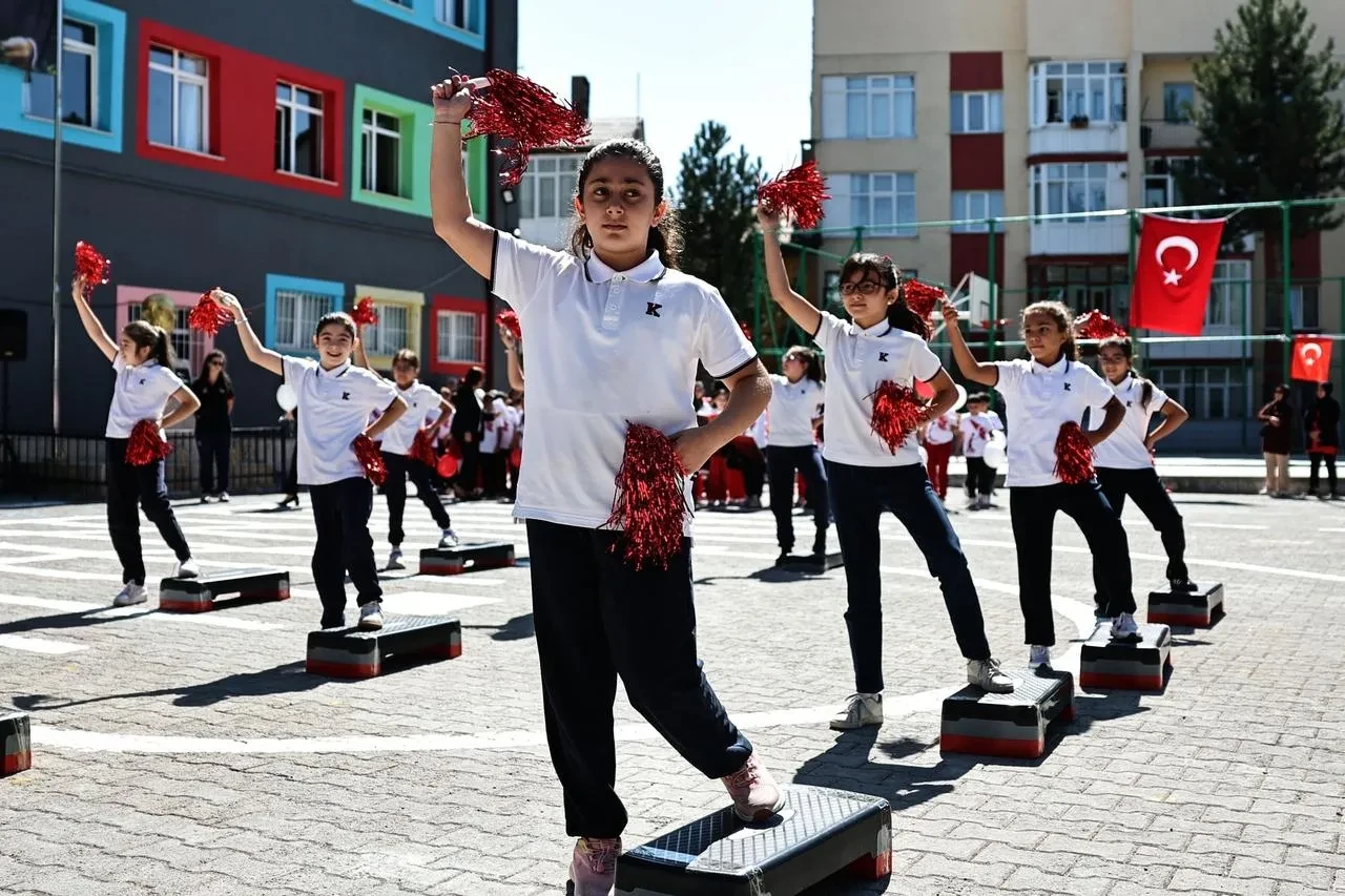 Sivas’ta İlköğretim Haftası Vali Reşit Paşa İlkokulunda kutlandı