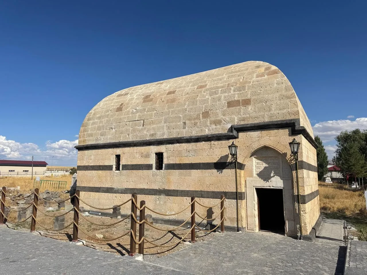 Ağrı'daki Hamur Kümbeti restore edilip yeniden hizmete açıldı