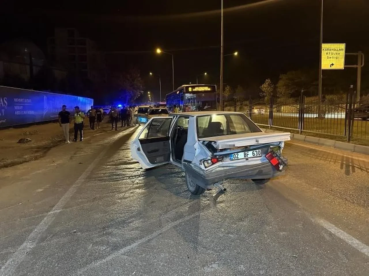 Adıyaman’da araç çarpışması sonrası sürücü kaçtı tartışma çıktı