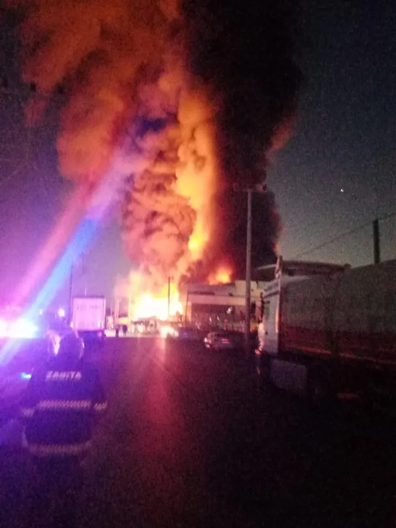 Kocaeli'nin Başiskele ilçesinde lojistik deposunda yangın çıktı