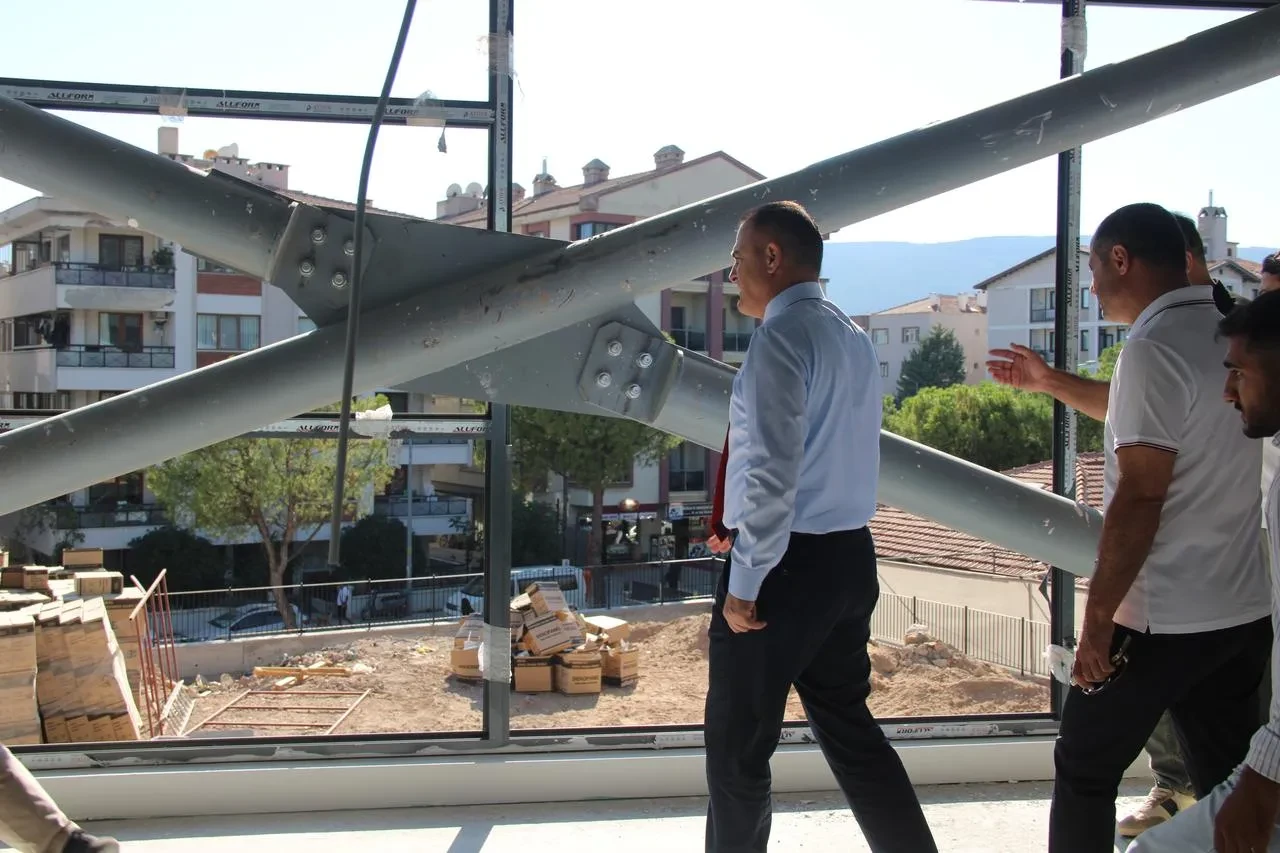 Muğla Valisi Akbıyık Atatürk Stadyumu inşaatını inceledi