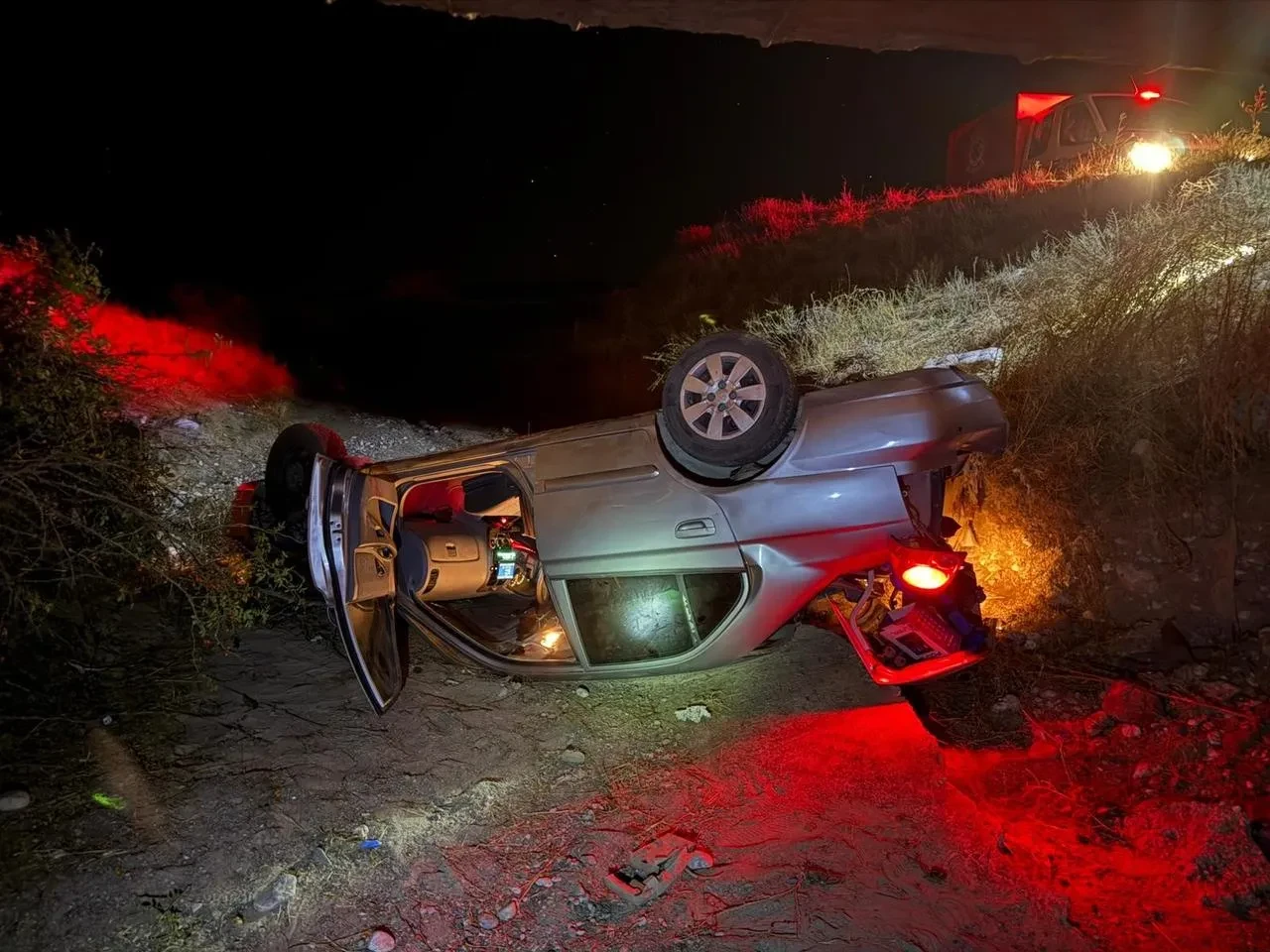 Çorum Sungurlu'da otomobil köprüden uçtu 1'i ağır 2 yaralı