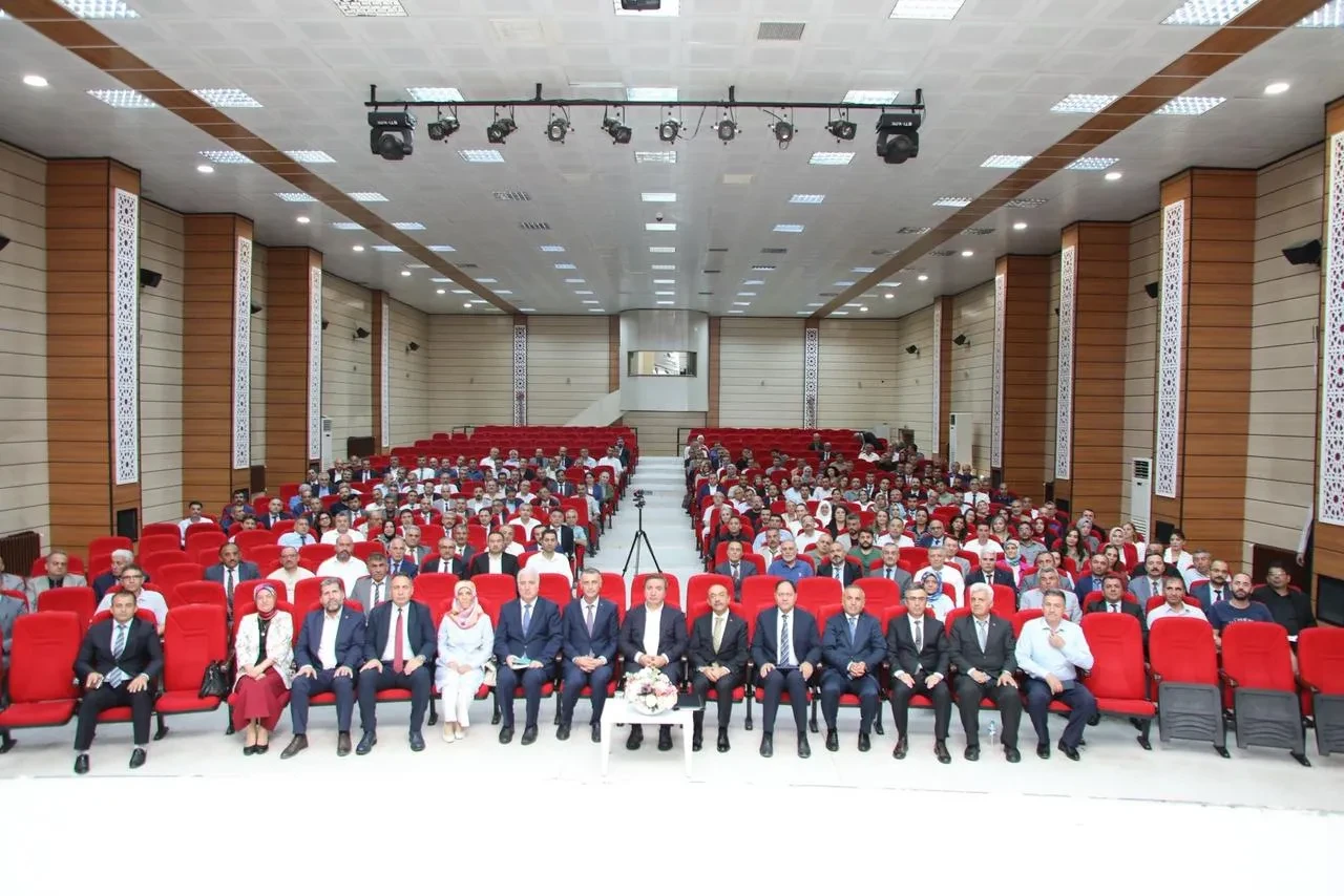 Erzincan Valisi Hamza Aydoğdu Okul Müdürleriyle Eğitim Değerlendirme Toplantısı Yaptı