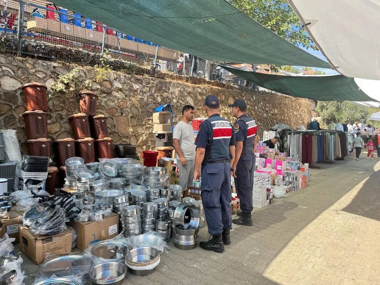 Karacasu'da Jandarma esnafa sahte para ve tağşiş ürün uyarısı yaptı