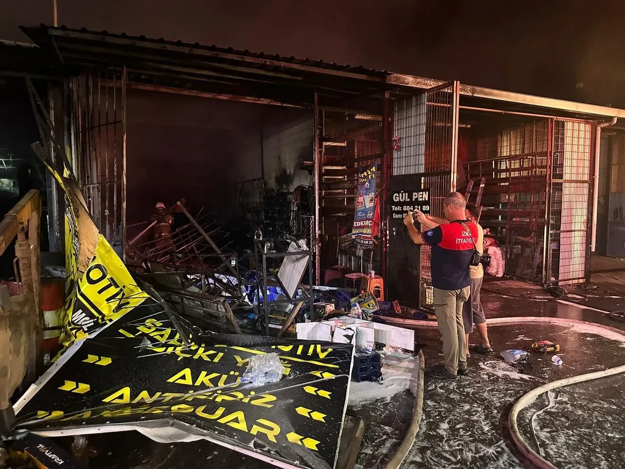 İzmir’de Kemalpaşa Sanayi Sitesi’nde çıkan yangında 3 iş yeri kül oldu