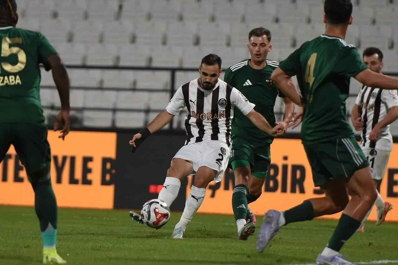 Manisa FK Esenler Erokspor'a 4-3 mağlup oldu