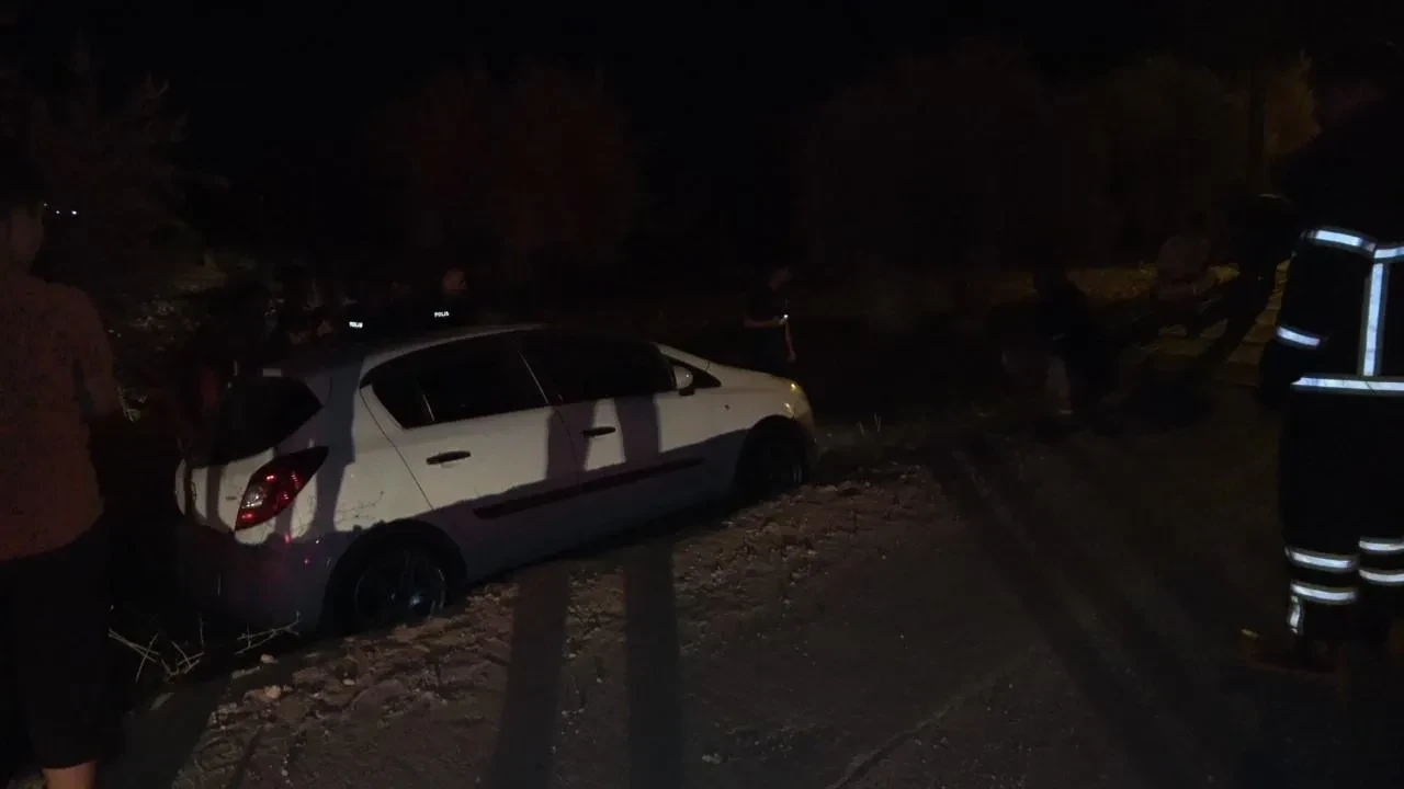 Kilis'te kontrolden çıkan otomobil zeytin tarlasına girdi sürücü yaralandı