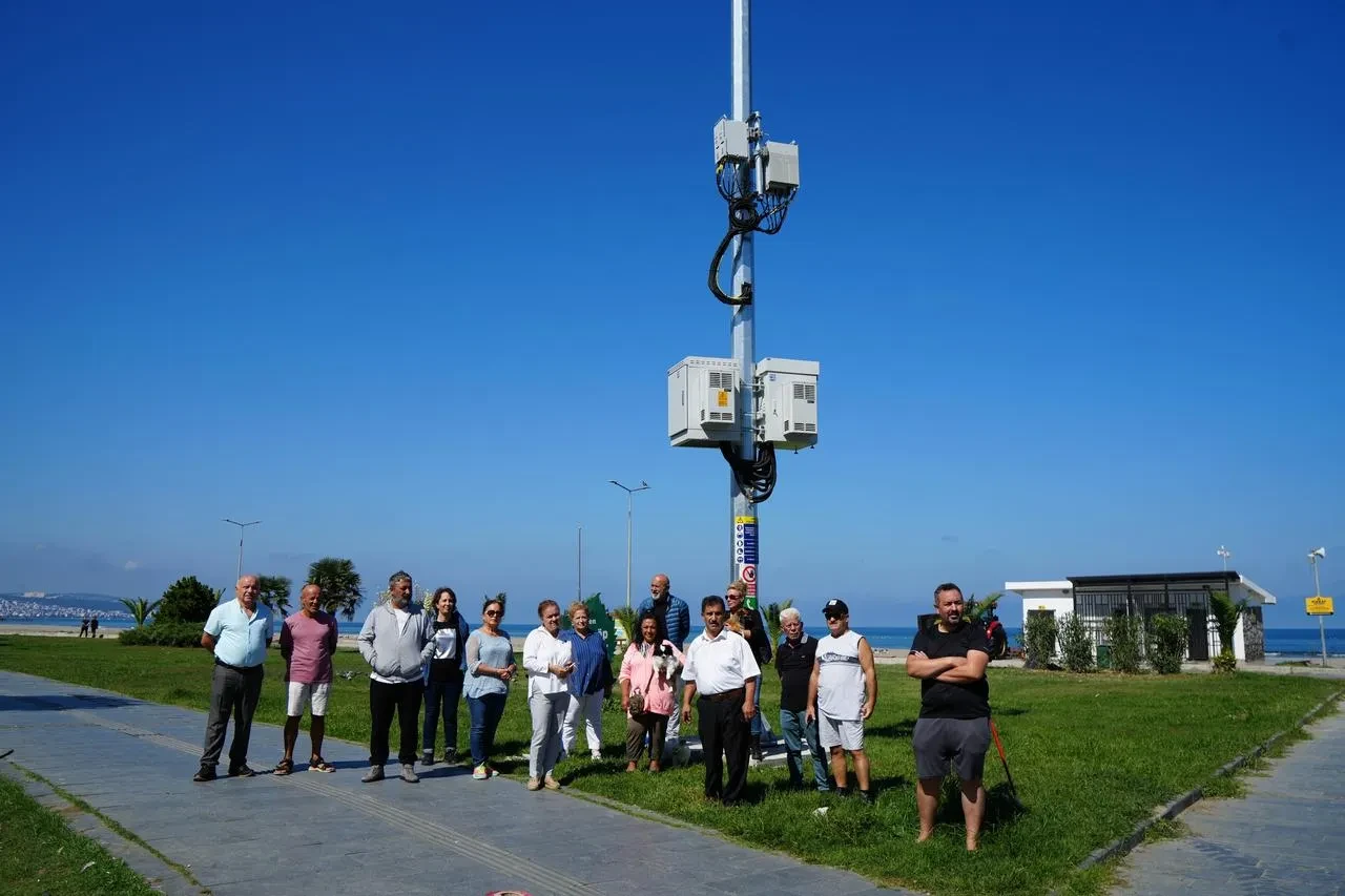 Atakum mahalle sakinleri baz istasyonunun taşınmasını talep ediyor