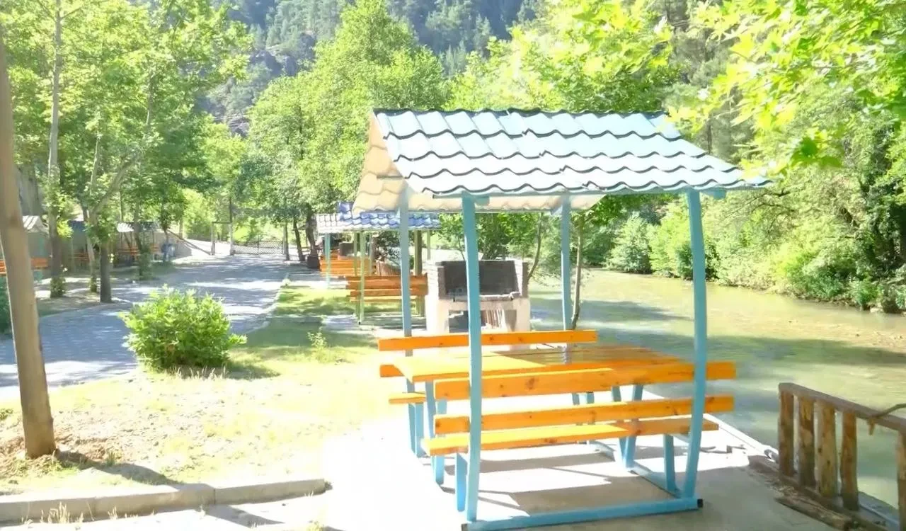 Feke Belediyesi Farsaklar Kamp Alanını Yeniliyor Doğaseverlere Hazırlıyor